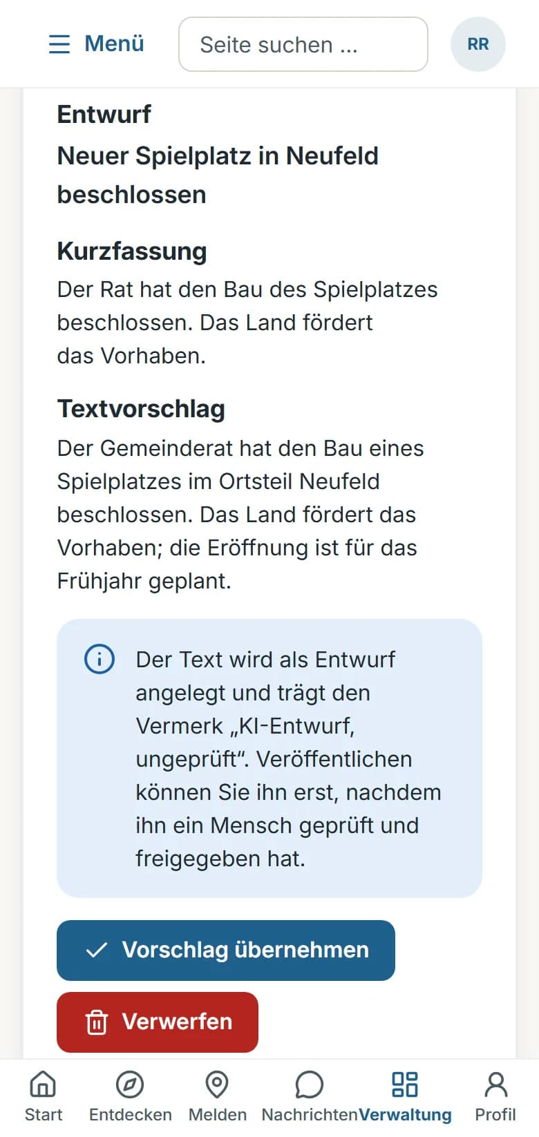 KI-Redaktion der Demo-Gemeinde Musterstadt: der Entwurf aus den Stichworten einer Ratssitzung – Titel, Kurzfassung und Textvorschlag, darunter der Hinweis, dass der Text als „KI-Entwurf, ungeprüft“ angelegt wird und erst nach Prüfung durch einen Menschen erscheint, und die Knöpfe „Vorschlag übernehmen“ und „Verwerfen“